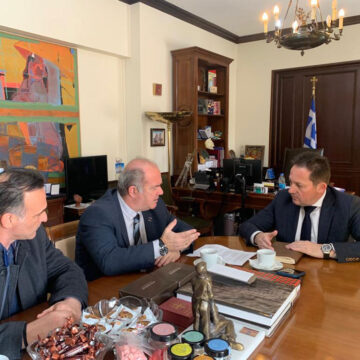 Συνάντηση του Δημάρχου με τον Στέλιο Πέτσα