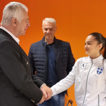 Ο Δήμαρχος Α. Παχατουρίδης τίμησε την Αθλήτρια Αθηνά Τσιακμάκη