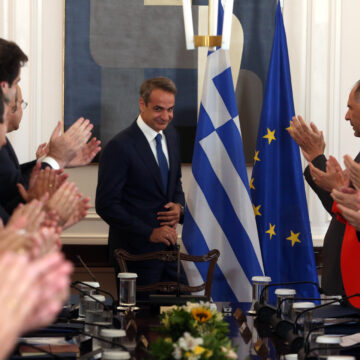 «Είμαστε υπηρέτες όλων των πολιτών»