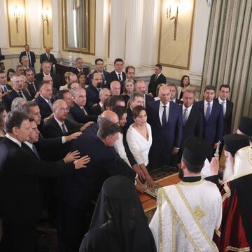 Ανέλαβαν καθήκοντα οι υπουργοί της νέας κυβέρνησης