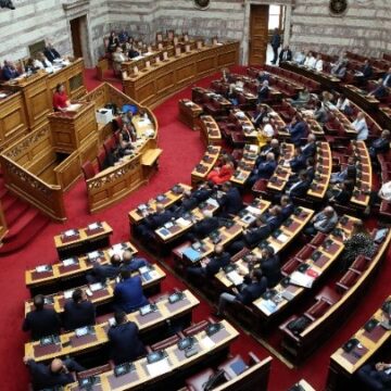 Με 158 ψήφους, η νέα κυβέρνηση εξασφάλισε τη «δεδηλωμένη»