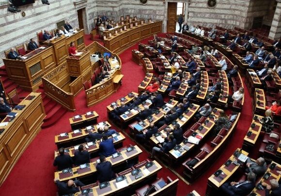 Με 158 ψήφους, η νέα κυβέρνηση εξασφάλισε τη «δεδηλωμένη»