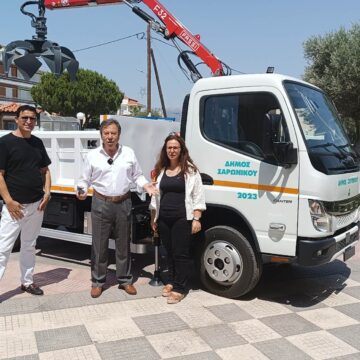 Ο Δήμος παρέλαβε φορτηγό όχημα με αρπάγη