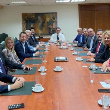 «Τα μέτρα θα τονώσουν τον ανταγωνισμό με προσιτές τιμές»