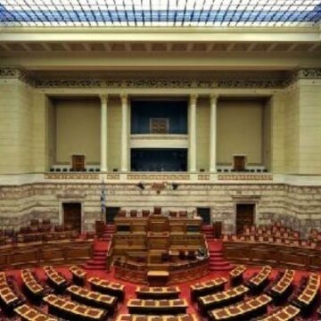 Κατατέθηκε το ν/σ για τη δραστική μείωση των διοικητικών βαρών