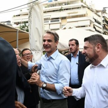 Δίπλα στον υποψήφιο περιφερειάρχη Αττικής Νίκο Χαρδαλιά ο Μητσοτάκης