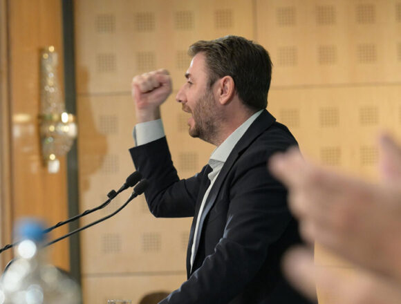 ANDROYLAKHS Το ΠΑΣΟΚ δεν έχει στόχο να προσπεράσει τον ΣΥΡΙΖΑ, αλλά να κερδίσει τη Νέα Δημοκρατία