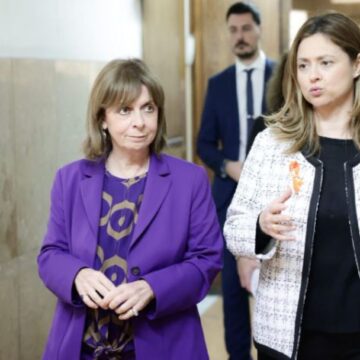 «Η βία κατά των γυναικών, όχι απλώς παραμένει, αλλά και διογκώνεται»