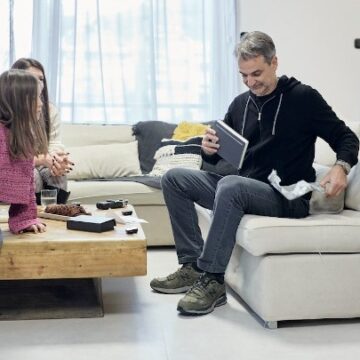 Συνάντηση με ζευγάρι που αγόρασε διαμέρισμα με το πρόγραμμα «Σπίτι μου»