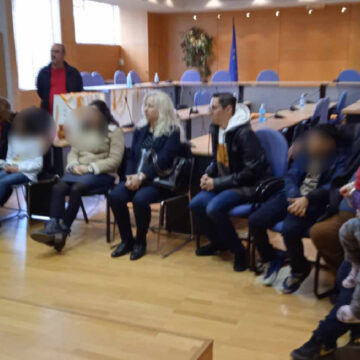 Χριστουγεννιάτικη γιορτή στα παιδιά που μεγαλώνουν σε ανάδοχες οικογένειες