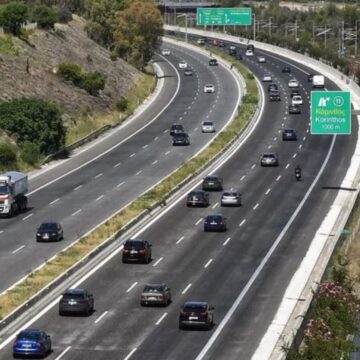 Εργασίες ασφαλτόστρωσης στην Περιφερειακή Υμηττού