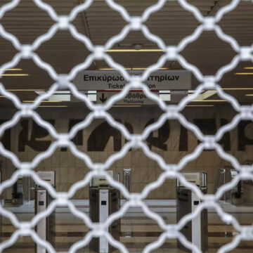 Παραλύει η χώρα λόγω 24ωρης απεργίας