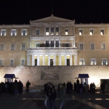 Κατατέθηκε το νομοσχέδιο για τα ομόφυλα ζευγάρια