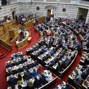 Ψηφίστηκε το νομοσχέδιο για την οπαδική βία