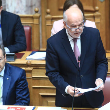 Ποινικό αδίκημα οι προπηλακισμοί σε βάρος γιατρών, εκπαιδευτικών