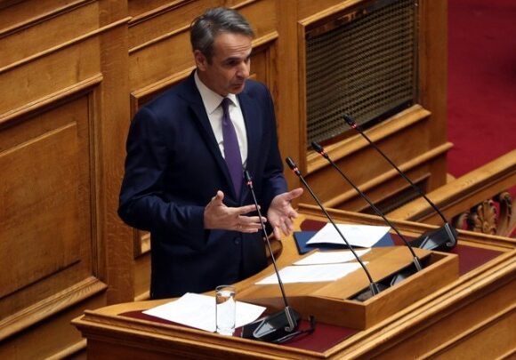 MHTSOTAKHS_BOYLH Θα αυξηθεί το όριο για Golden Visa σε μεγάλα αστικά κέντρα και νησιά