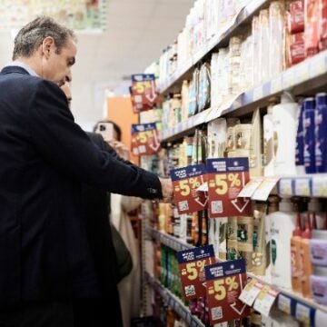 Οι πολίτες βλέπουν ήδη χαμηλότερες τιμές στο ράφι