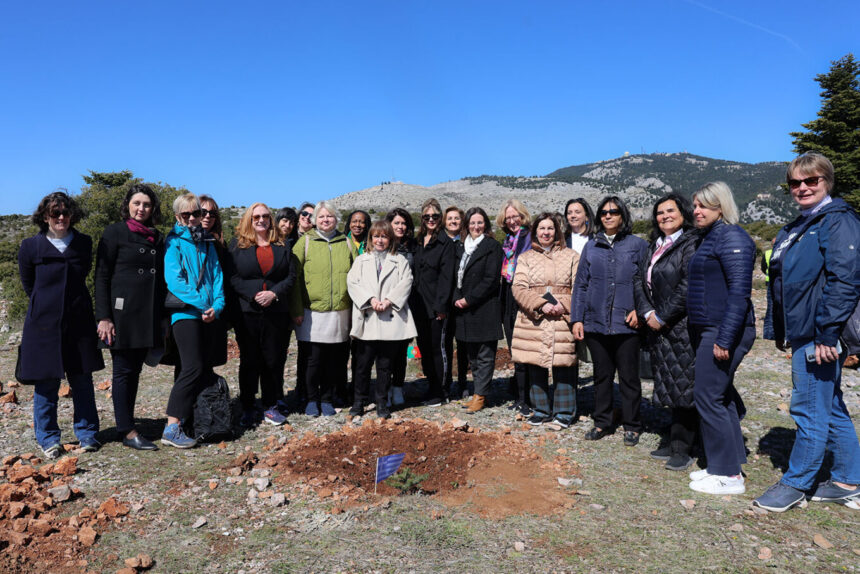 Συμβολική δενδροφύτευση στην Πάρνηθα από την Πρόεδρο της Δημοκρατίας