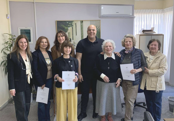 AXARNES_DOREA PINAKA Δωρεά πέντε πινάκων ζωγραφικής από τον Σύλλογο Γυναικών Θρακομακεδόνων