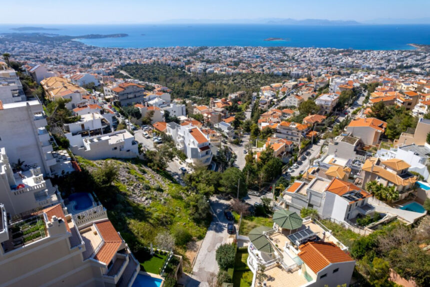 Φουντώνει η κόντρα μεταξύ ΥΠΕΝ και δήμων για το μπόνους δόμησης