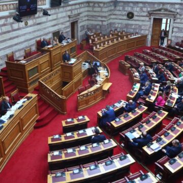 Στην ολομέλεια το νομοσχέδιο για τη δημόσια υγεία και το ΕΣΥ