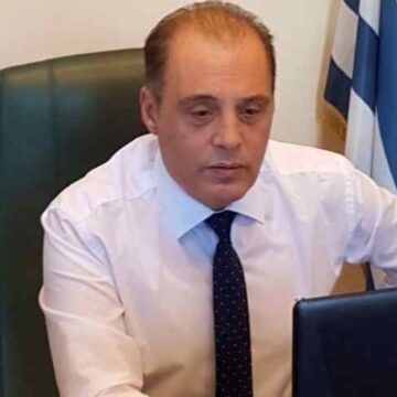 Ο πρωθυπουργός ασκεί οικονομική πολιτική με το ταχυδρομείο