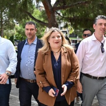 Επίσκεψη της Μ. Συρεγγέλα στο Παλαιό Φάληρο
