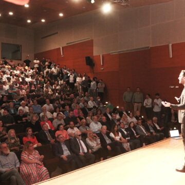 Ο Μανώλης Χριστοδουλάκης παρουσίασε το κοινοβουλευτικό του έργο