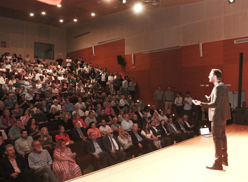 Ο Μανώλης Χριστοδουλάκης παρουσίασε το κοινοβουλευτικό του έργο