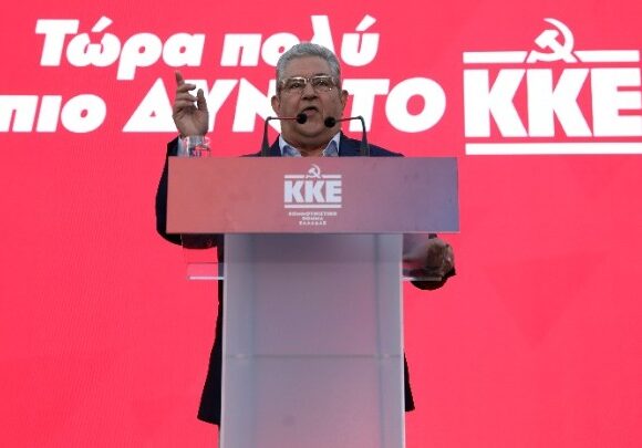 KOYTSOYMPAS_SYNTAGMA Την Κυριακή δυναμώνουμε το ΚΚΕ το μοναδικό αντίπαλο δέος