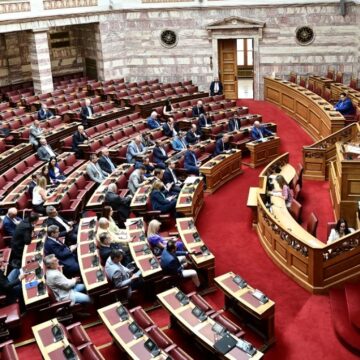 Ειδική συνεδρίαση για την αποκατάσταση της Δημοκρατίας