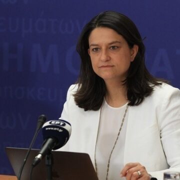 Τον διάλογο με τα κόμματα της αντιπολίτευσης για το εργασιακό νομοσχέδιο εκκινεί η υπουργός Εργασίας