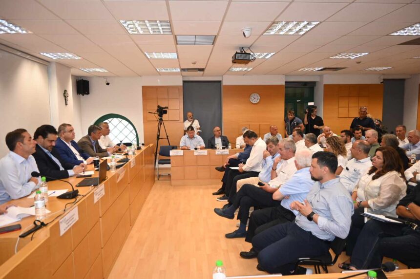 Συνάντηση του Θεόδωρου Λιβάνιου με τους δημάρχους της Αττικής