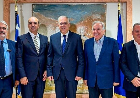 THEODORIKAKOS Η συνεργασία της Πολιτείας με τα επιμελητήρια θα ενισχυθεί ακόμη περισσότερο