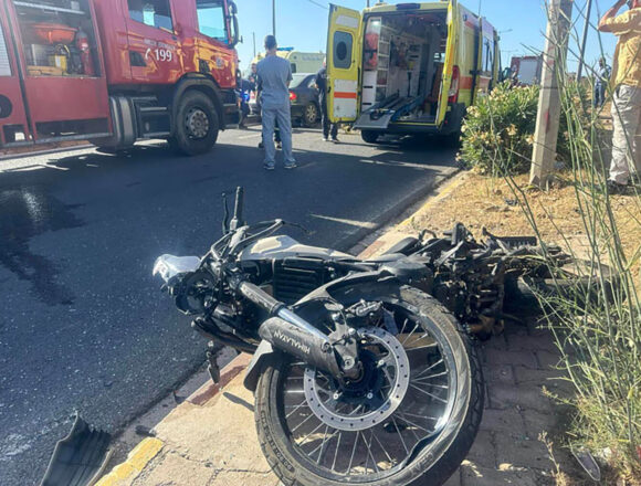 Νεκρός οδηγός μηχανής που συγκρούστηκε με αυτοκίνητο