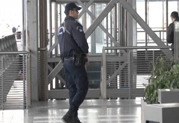 Τον τσάκωσαν για όπλα και ναρκωτικά με ευρωπαϊκό ένταλμα σύλληψης