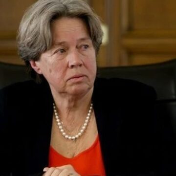 Τη διαγραφή της Αθηνάς Λινού αποφάσισε ο Στ. Κασσελάκης