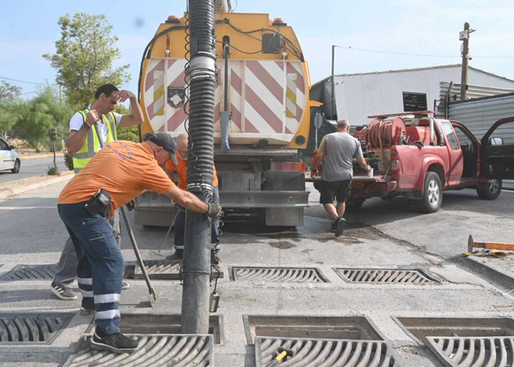 Εργασίες καθαρισμού σε διάφορα σημεία της πόλης