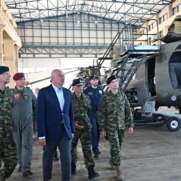 Επίσκεψη του Ν. Δένδια στο στρατιωτικό αεροδρόμιο στην Πάχη Μεγάρων