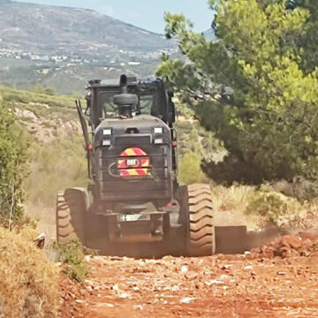 Η Πολιτική Προστασία άνοιξε νέες αντιπυρικές ζώνες στον Μαραθώνα
