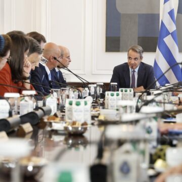 Η καλύτερη απάντηση στην ακρίβεια είναι οι μόνιμες αυξήσεις στο εισόδημα