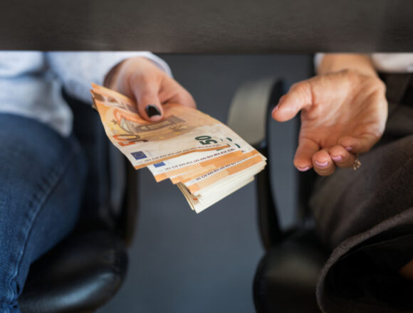 Η επίθεση σε 47χρονο με σφυρί αποκάλυψε την εγκληματική δράση των υπαλλήλων