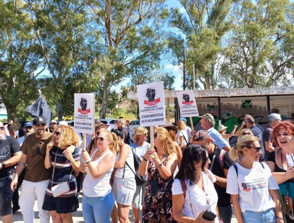 Δυναμική διαδήλωση για να παραμείνουν οι παραλίες ανοιχτές