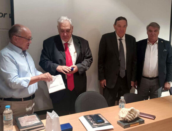 EKDHLOSH MAXH TOY MARATHONA 2 Εκδήλωση-αφιέρωμα στη Μάχη του Μαραθώνα με πλήθος κόσμου