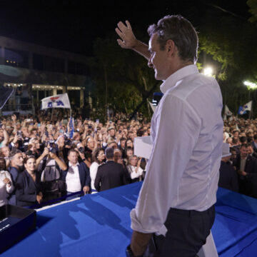 Να χαρίσουμε στη ΝΔ τρεις συνεχόμενες κυβερνητικές θητείες