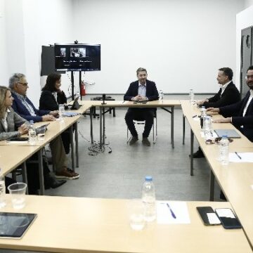 Οι πολίτες βλέπουν το ΠΑΣΟΚ-Κίνημα Αλλαγής ως τον αντίπαλο πόλο της ΝΔ