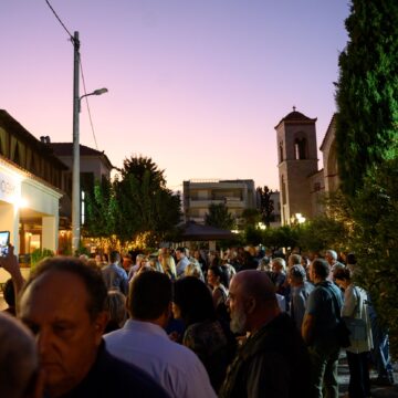 Εγκαινιάστηκε η Δημοτική Βιβλιοθήκη Καλυβίων