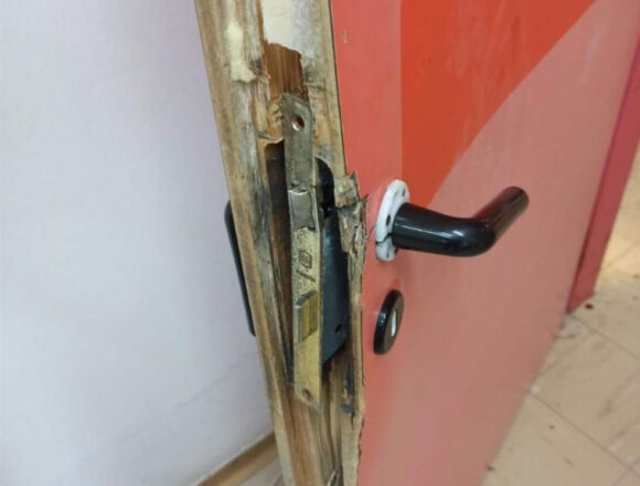 Δύο Ρομά τα έκαναν γυαλιά καρφιά στο Κέντρο Υγείας