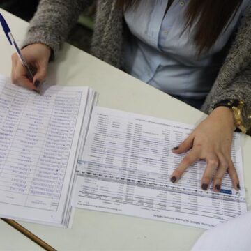 Άρχισε την εκκαθάριση των εκλογικών καταλόγων