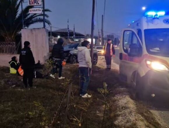 Αυτοκίνητο έπεσε πάνω σε απορριμματοφόρο